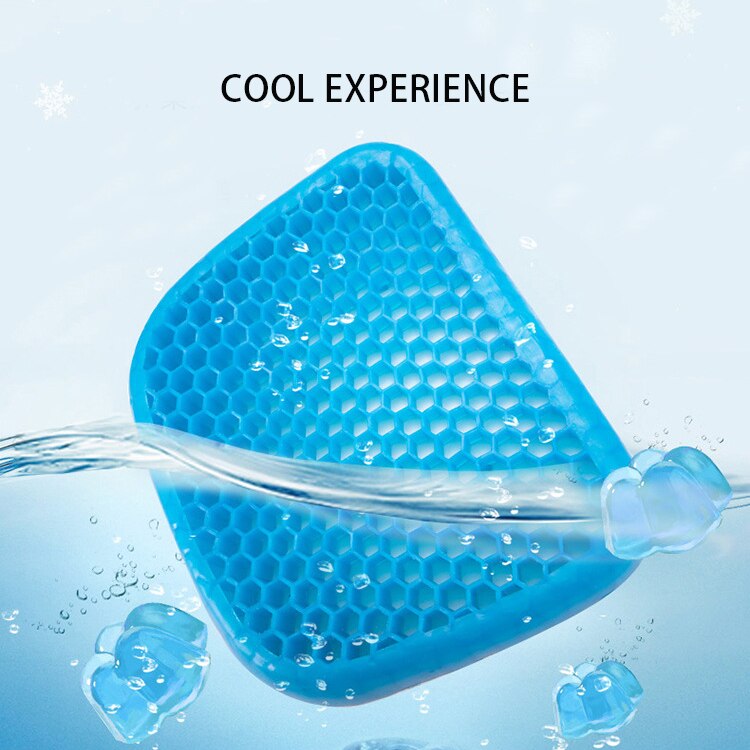 Light blue honeycomb gel cushion with visible droplets and cooling effect