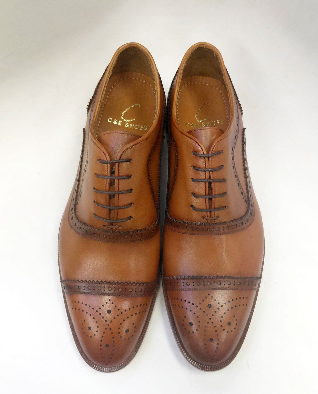 Cognac calfskin oxford shoes with brogue pattern, lace-up ties, logo on tongue