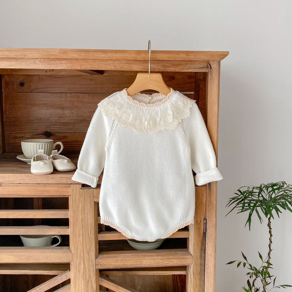 Off-white lace-collar knitted baby romper, long sleeves with ribbed cuffs