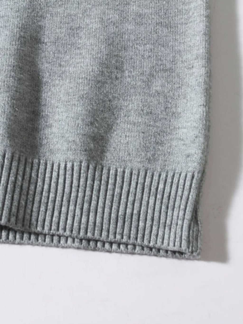 Men's plus size ribbed hem sweater bottom hem detail, heather gray