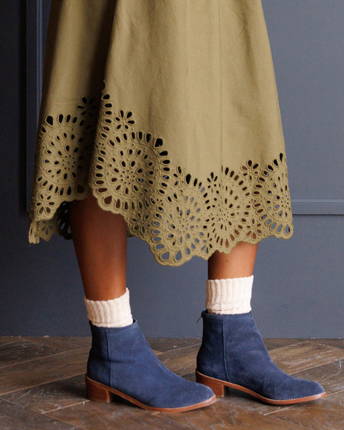 White ribbed ankle socks with cuff, worn with blue suede boots