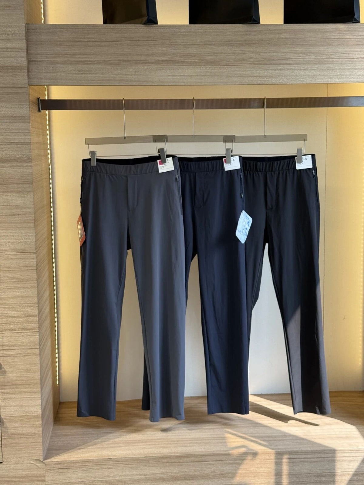 Men's quick-dry pants with elastic waist and zip pockets, navy tone
