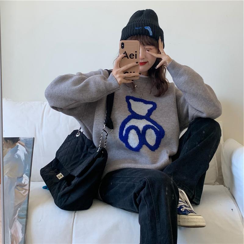 Women’s gray knit sweater with long sleeves and blue heart graphic