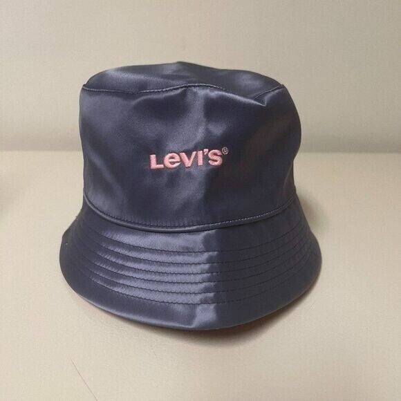 Levi's reversible bucket hat in dark navy with LEVI'S logo