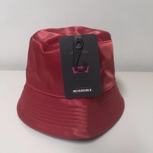 Levi's reversible bucket hat, red with reversible label on crown