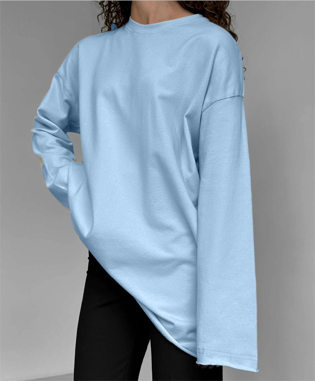 Women’s loose long-sleeve cotton T-shirt in light blue, crew neck and relaxed fit