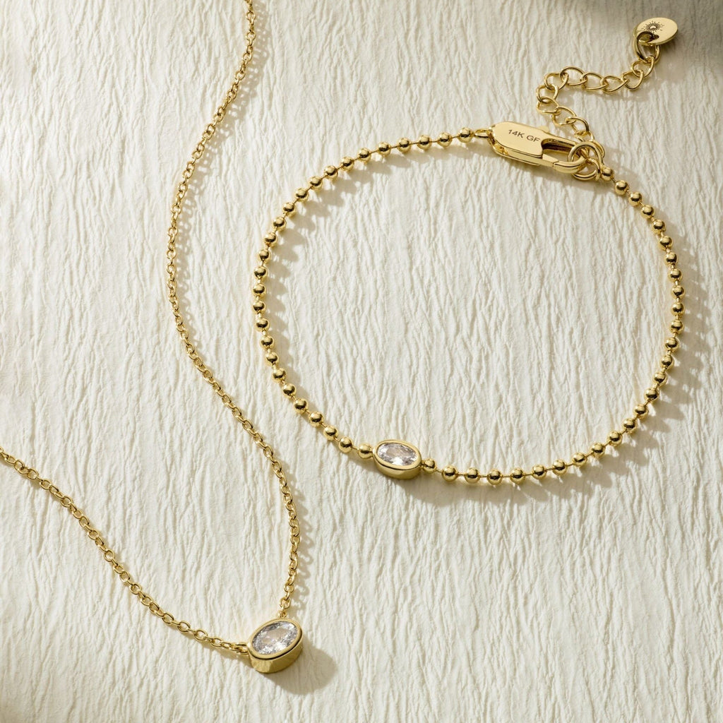 Gold oval-linked bracelet with small oval diamond centerpiece and toggle clasp