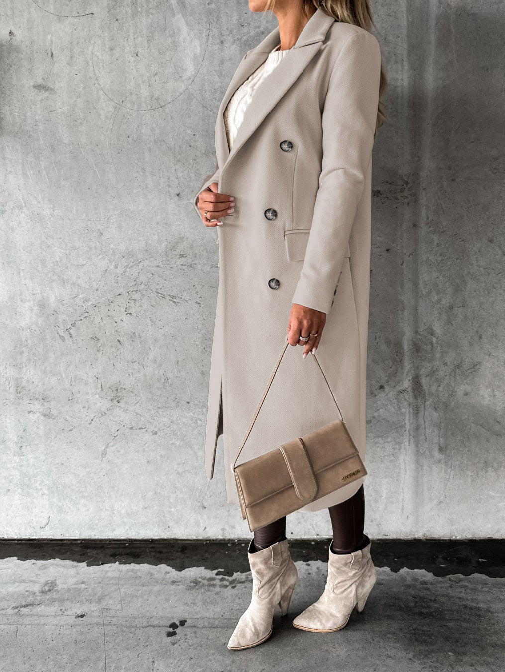 Light beige double-breasted lapel long coat with long sleeves and buttoned front pockets