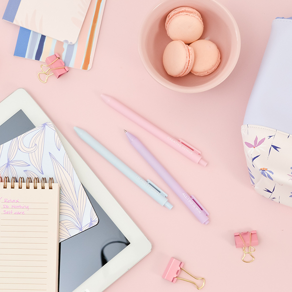 Jotter gel pen 3-pack with pastel pens and accessories on a desk