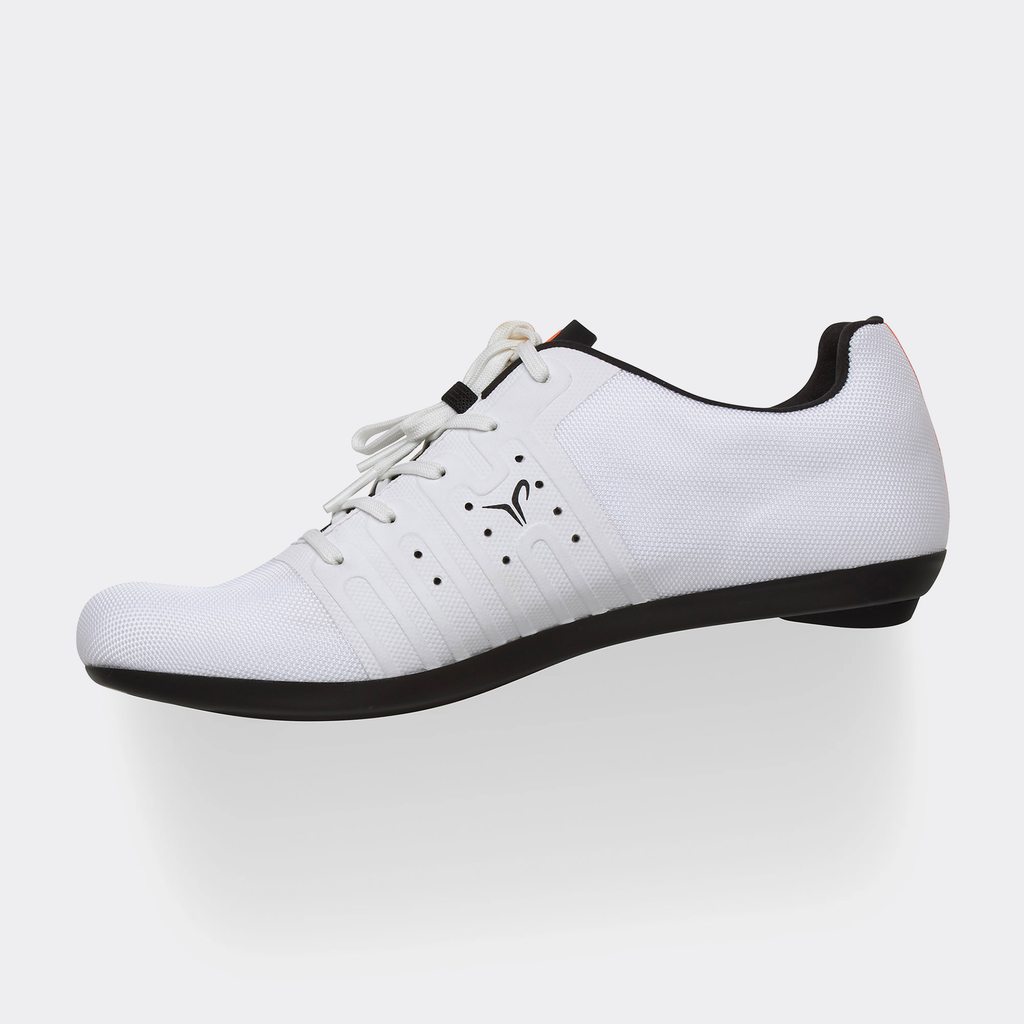 White road cycling shoe, lace-up upper with black interior lining and rubber sole