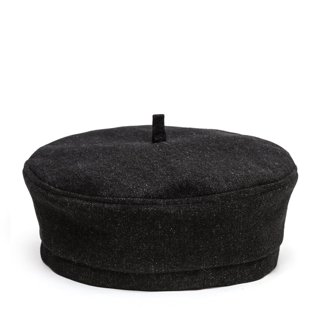 Black textured beret with center top tab and structured side band