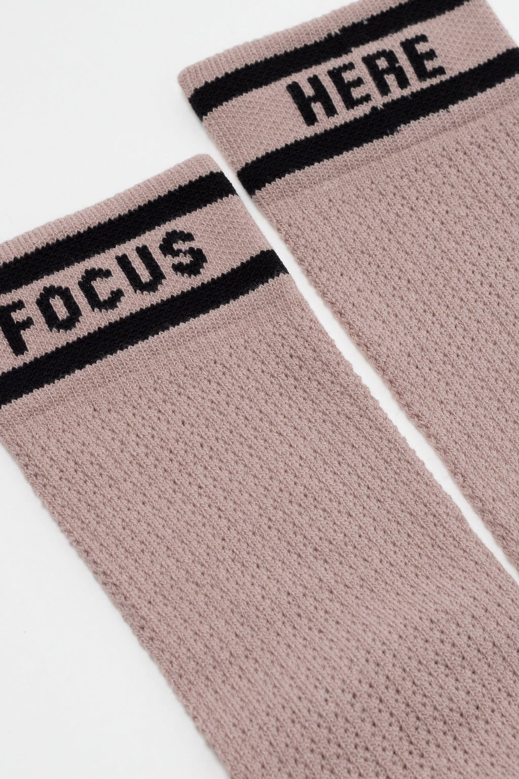 Ash pink cotton long socks close-up of black FOCUS/HEHE logo band