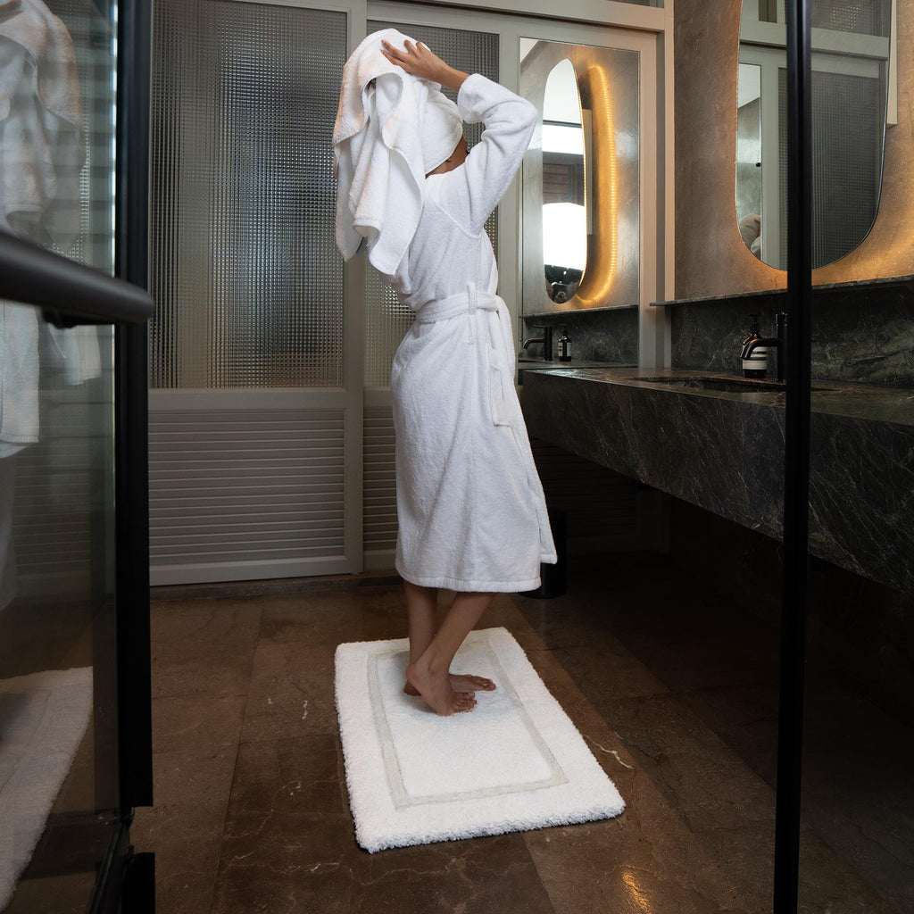 White plush bath mat with rectangular border and soft pile