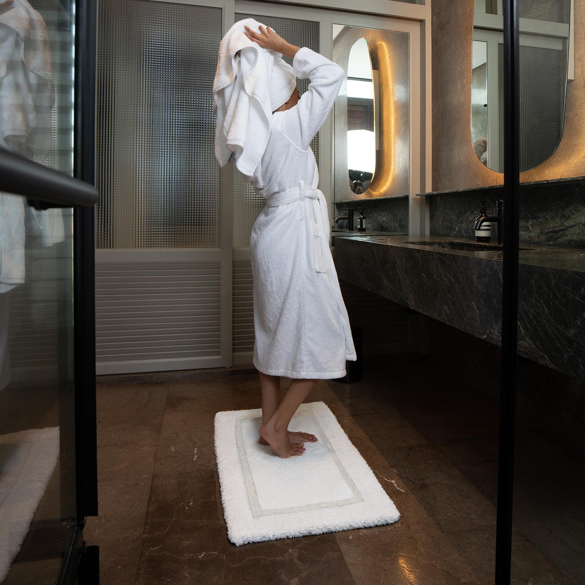 White plush bath mat with rectangular border and soft pile