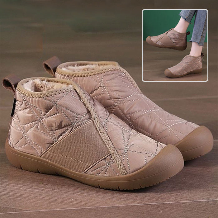 Quilted beige ankle snow boots with faux-fur collar and flat rubber sole