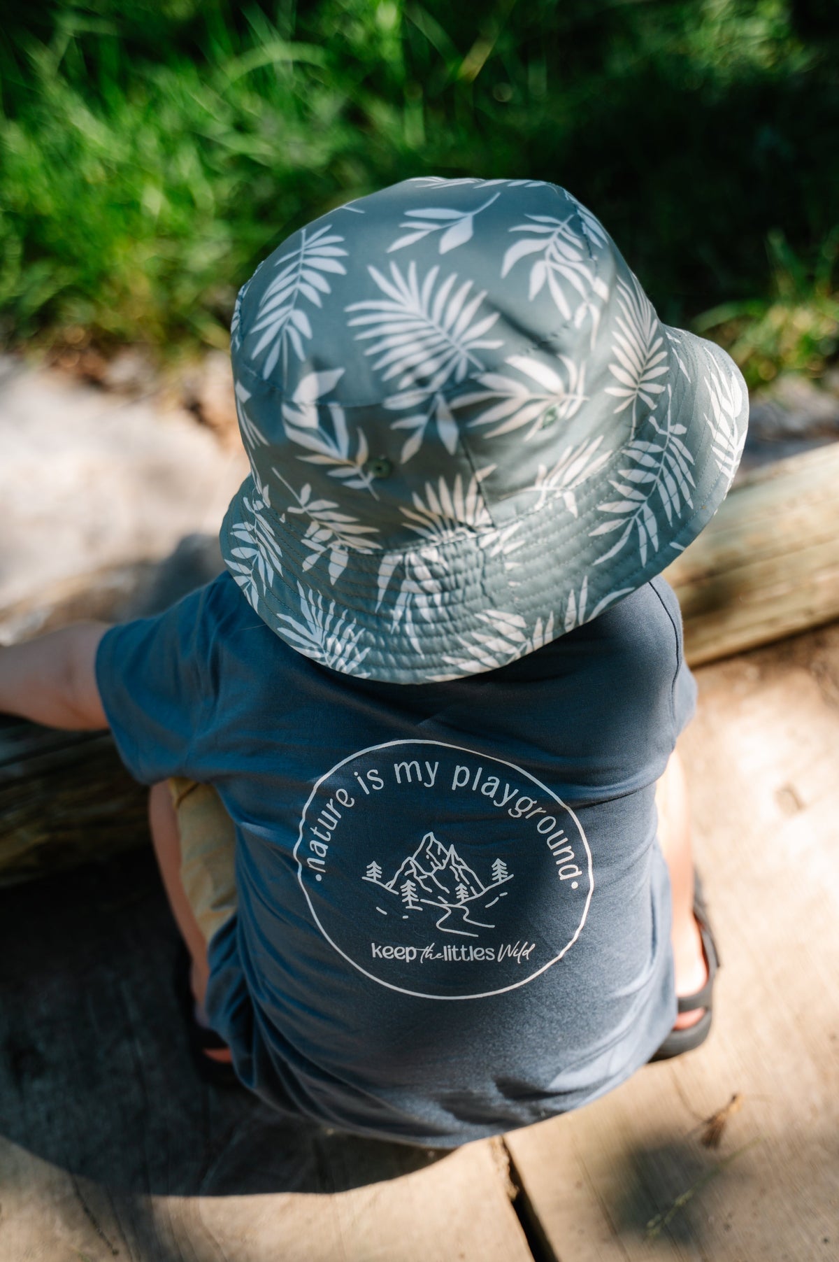 Kids blue bamboo T-shirt with round nature graphic and crew neckline
