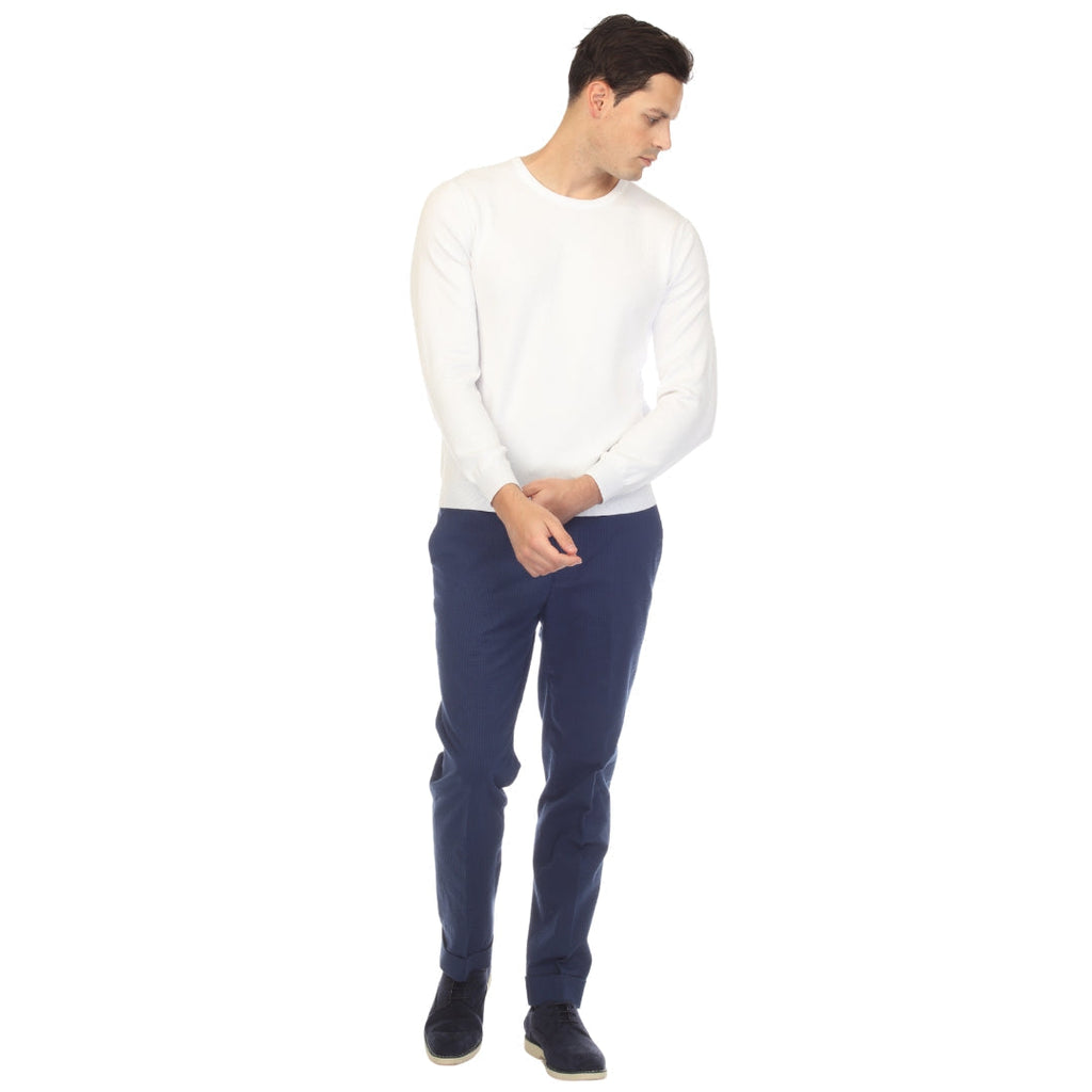 Men's white knitted crewneck pullover sweater with long sleeves, slim fit