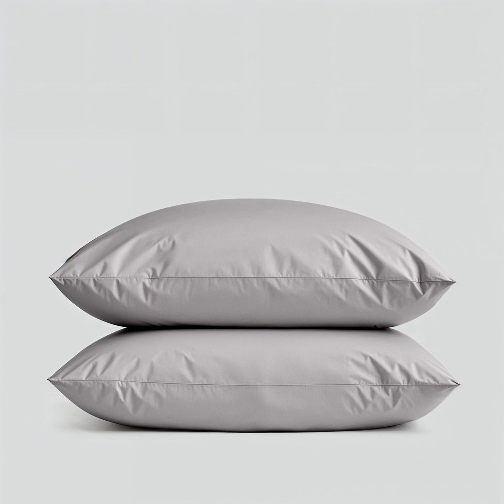 Sateen bedding set with two pillows in light gray color