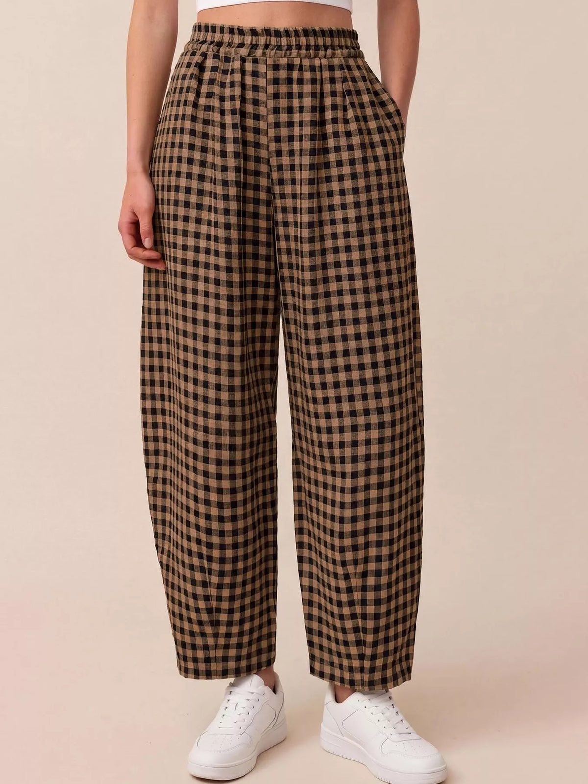 Black-and-beige gingham wide-leg casual pants with elastic waist and pleated front
