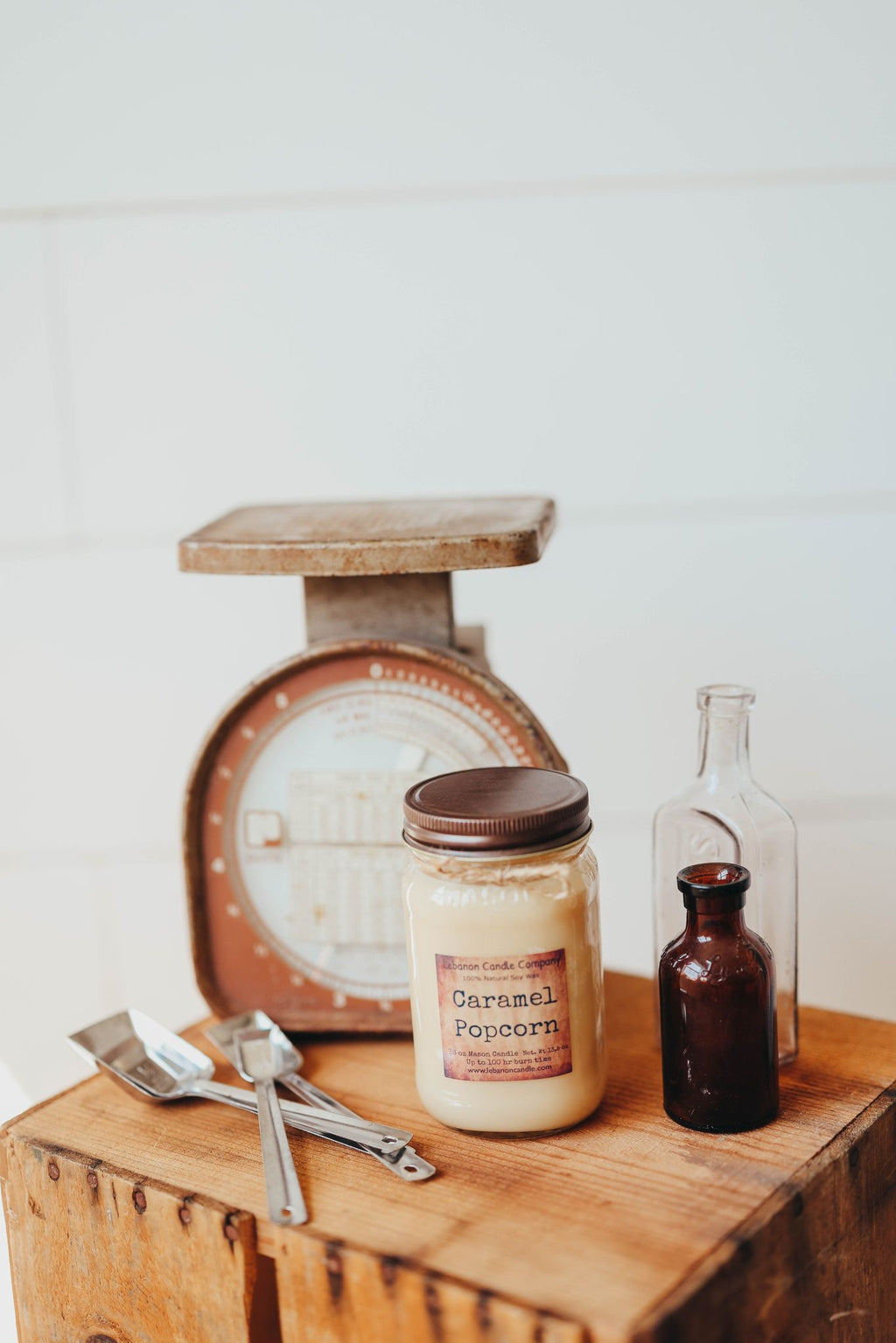 Caramel popcorn candle jar with caramel popcorn label and dark metal lid