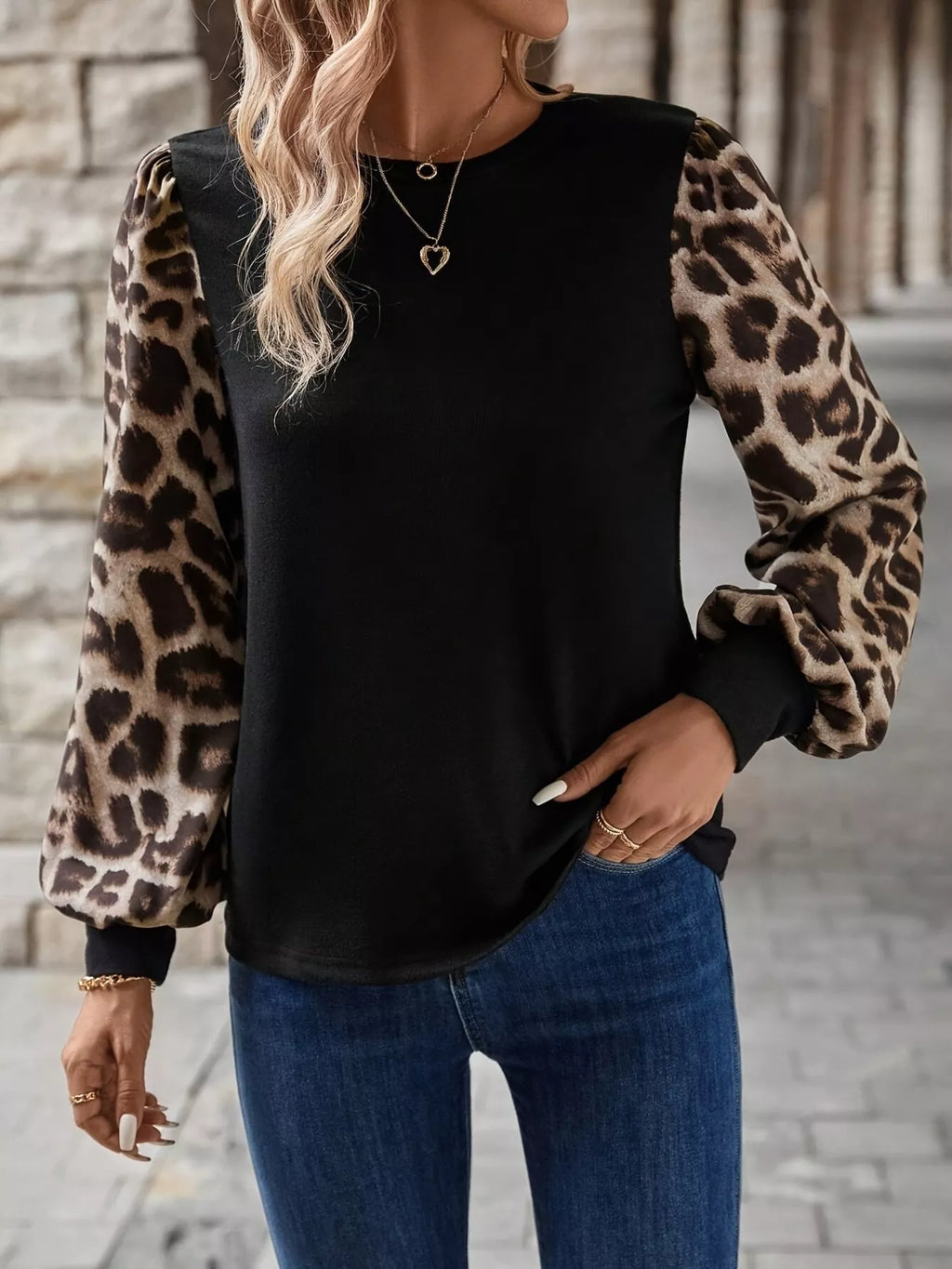 Black long sleeve round-neck T-shirt with leopard print puff sleeves