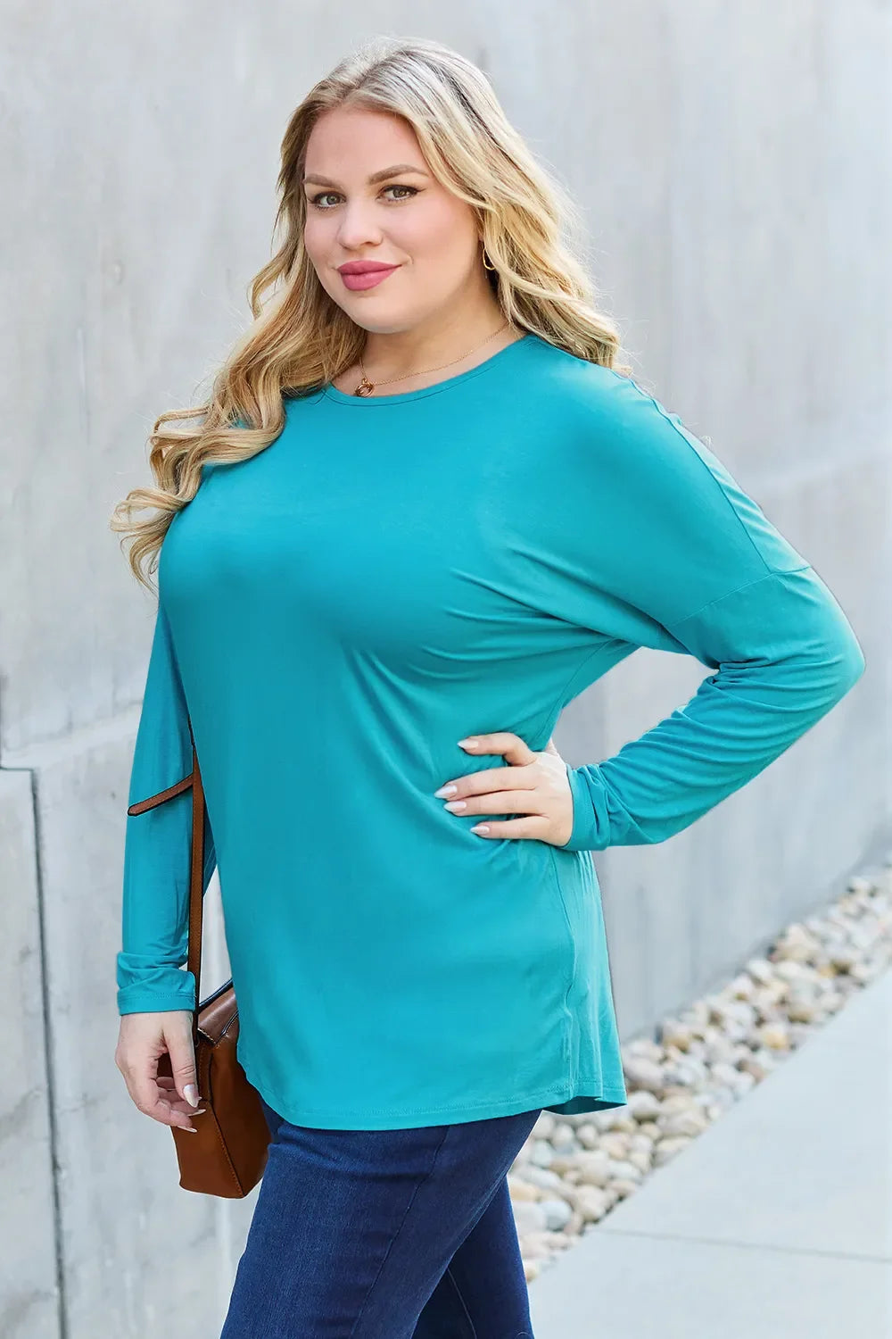 Sky blue relaxed long-sleeve tee, crew neck and straight hem