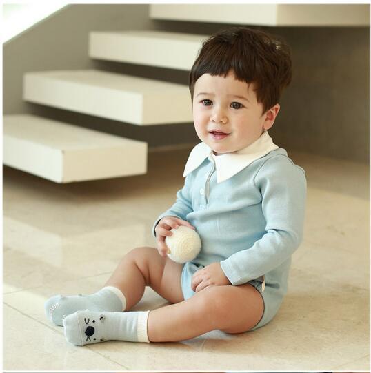 Kids cotton baby socks in light blue with matching blue cuffs and bear face design.