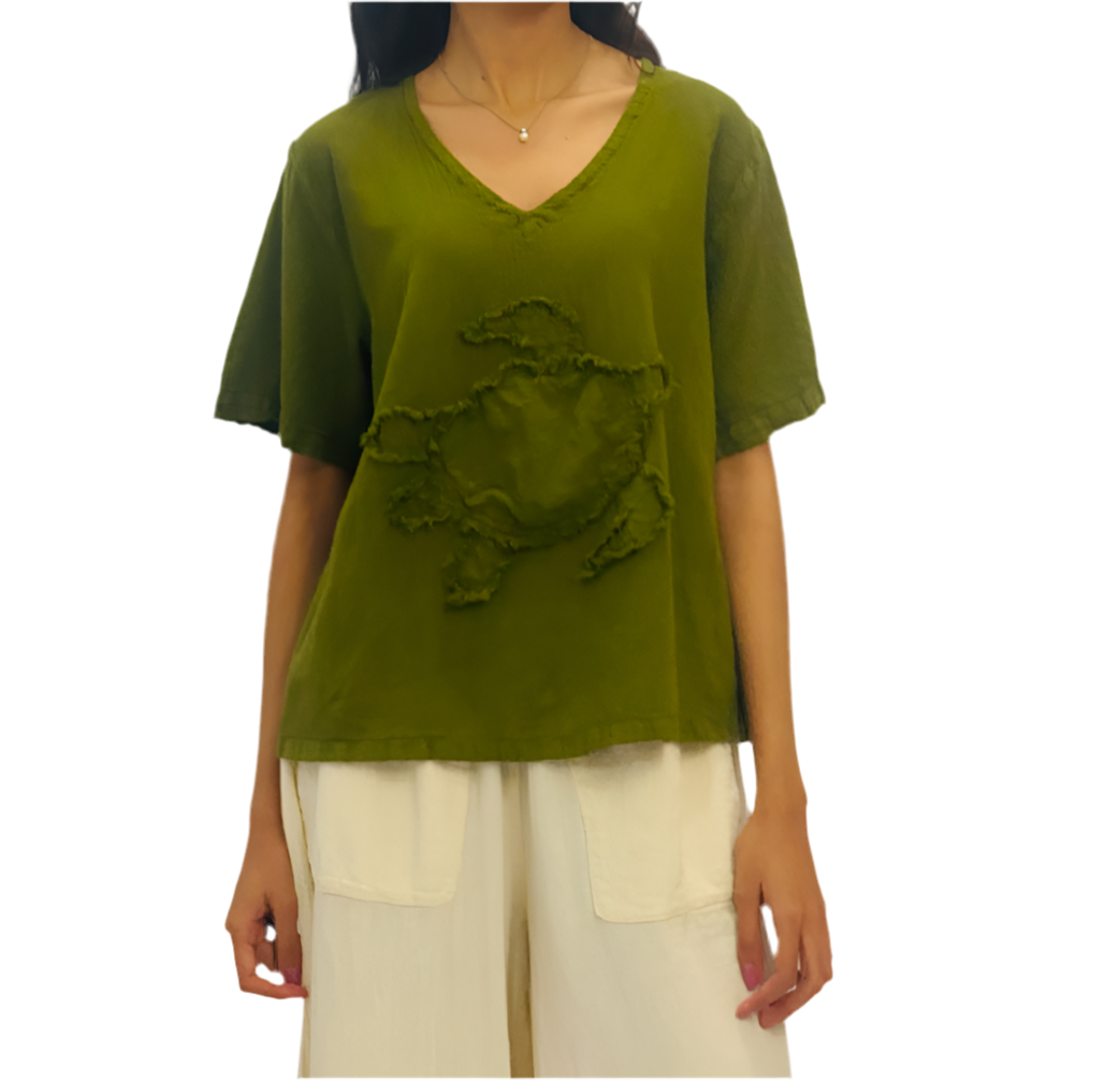 Olive green cotton gauze V-neck short-sleeve top with turtle applique