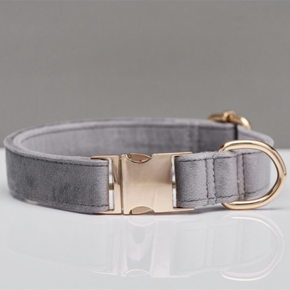 Velvet dog collar in grey velvet with rose-gold buckle and D-ring