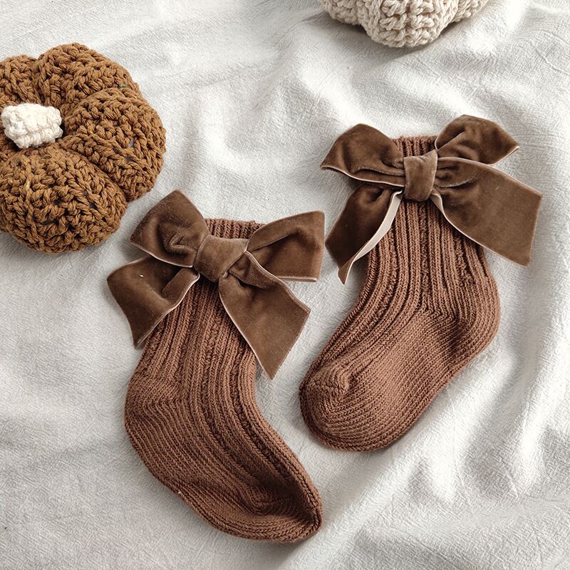 Coffee-brown wool tube socks with bowknot cuffs