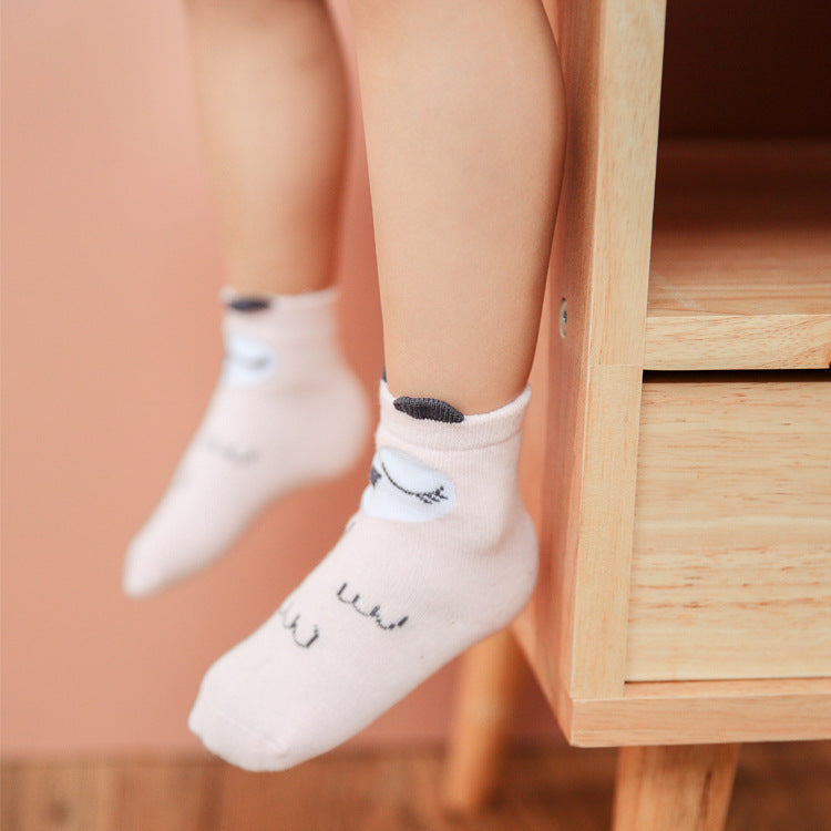 Kids cotton ankle socks, white with embroidered cat face near the ankle