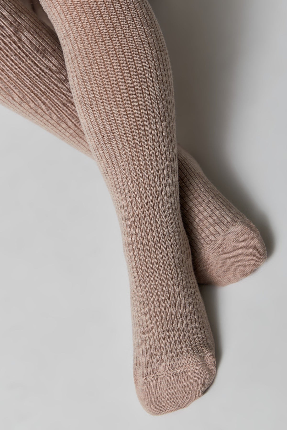 Beige kids cotton tights detail of vertical rib knit and foot