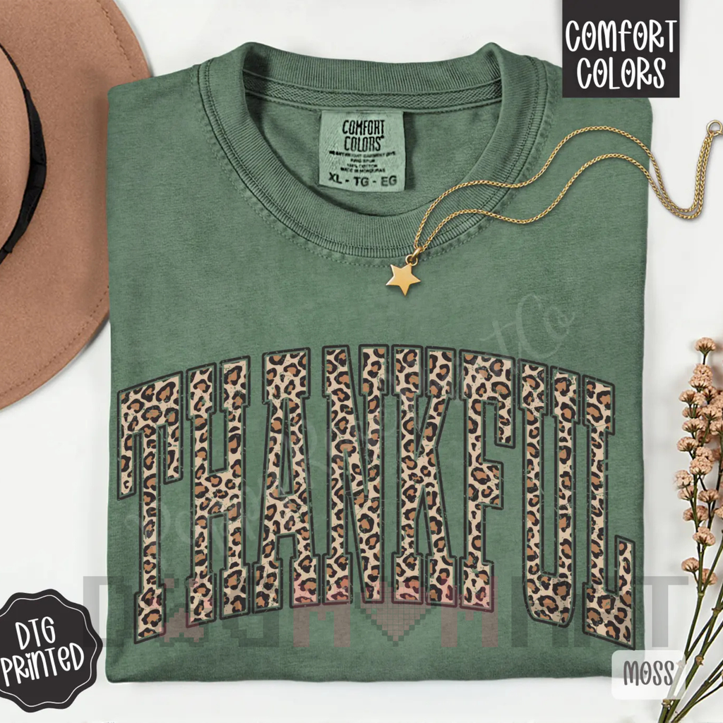 Women’s green T-shirt with leopard-print “Thankful” graphic and gold star pendant
