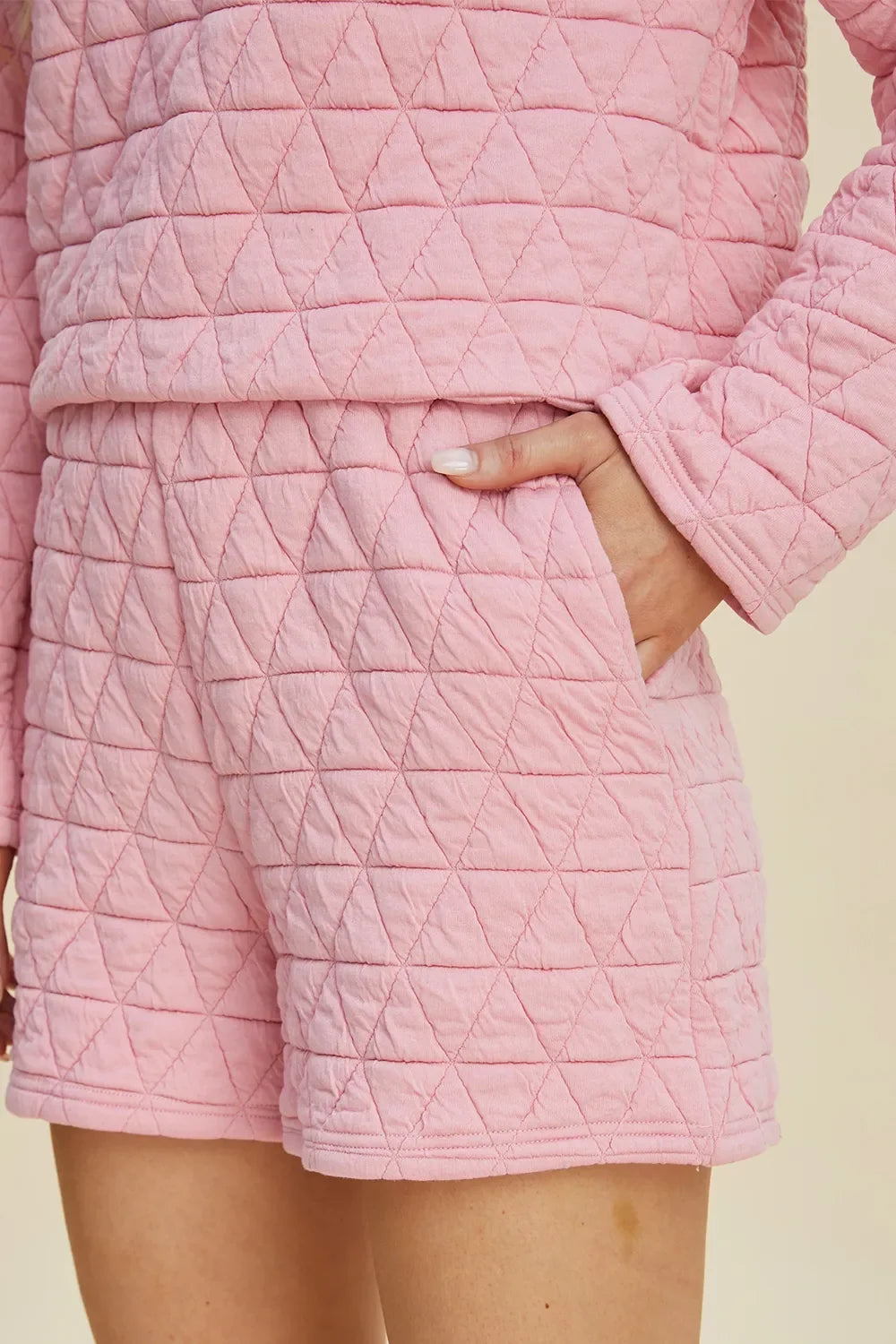 Pink quilted-look textured shorts with elastic waistband