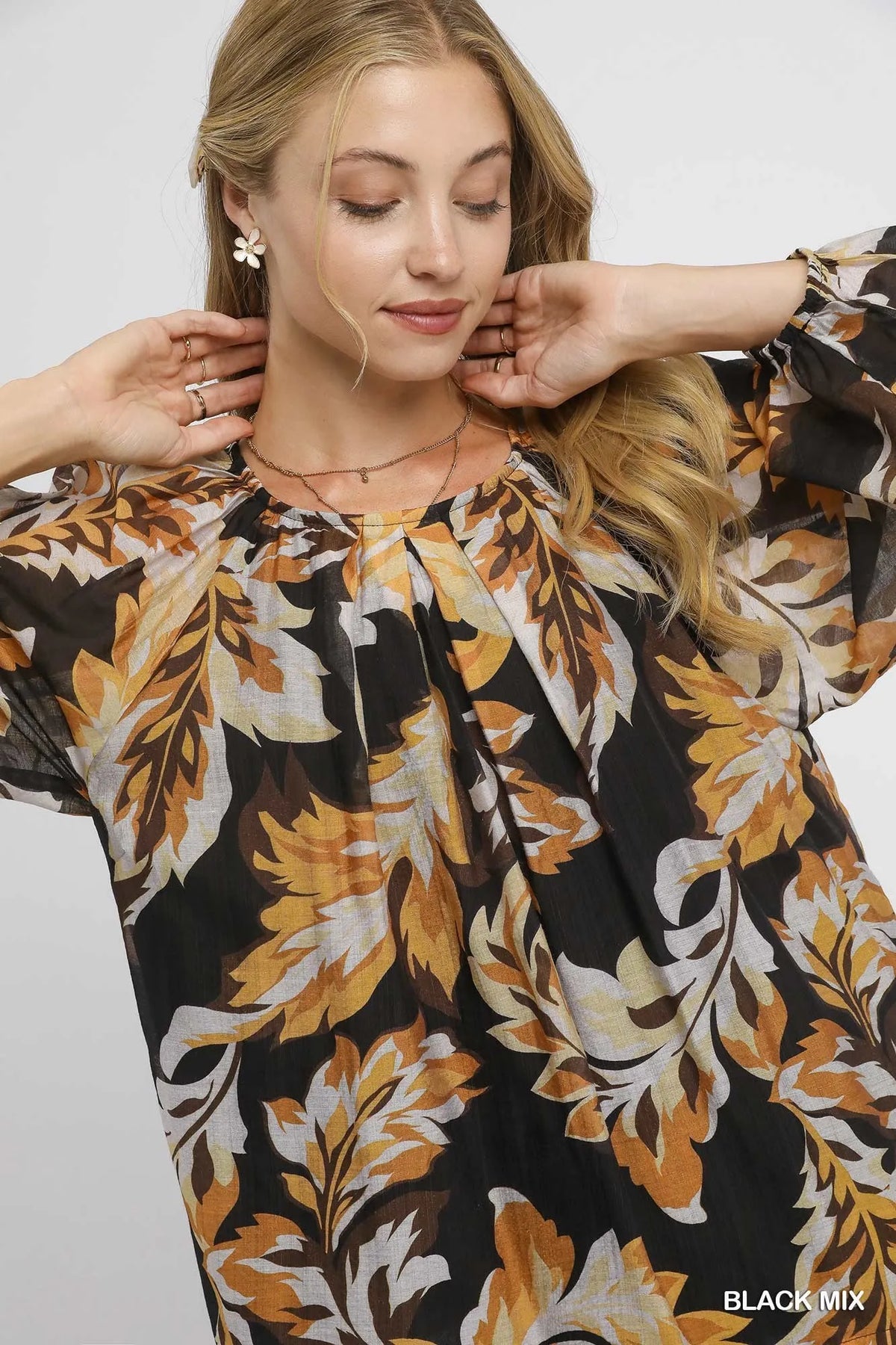 Leaf-print balloon sleeve blouse with gathered keyhole neckline, black mix