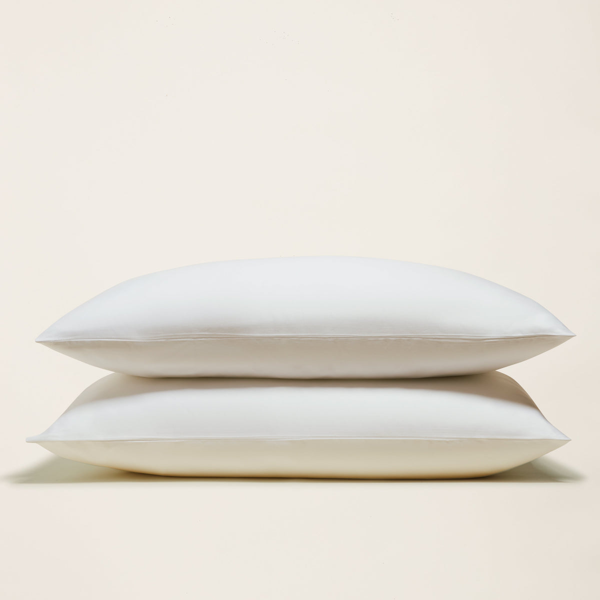 White pillowcases with smooth sateen finish, stacked