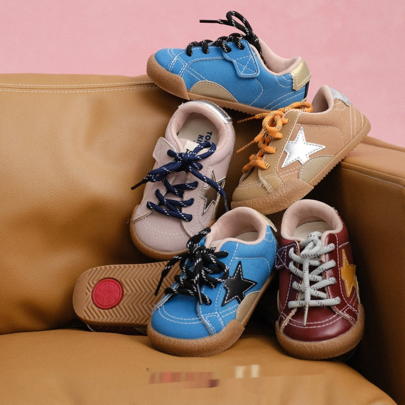 Girls sneakers assortment in blue and tan with star patches and colorful laces