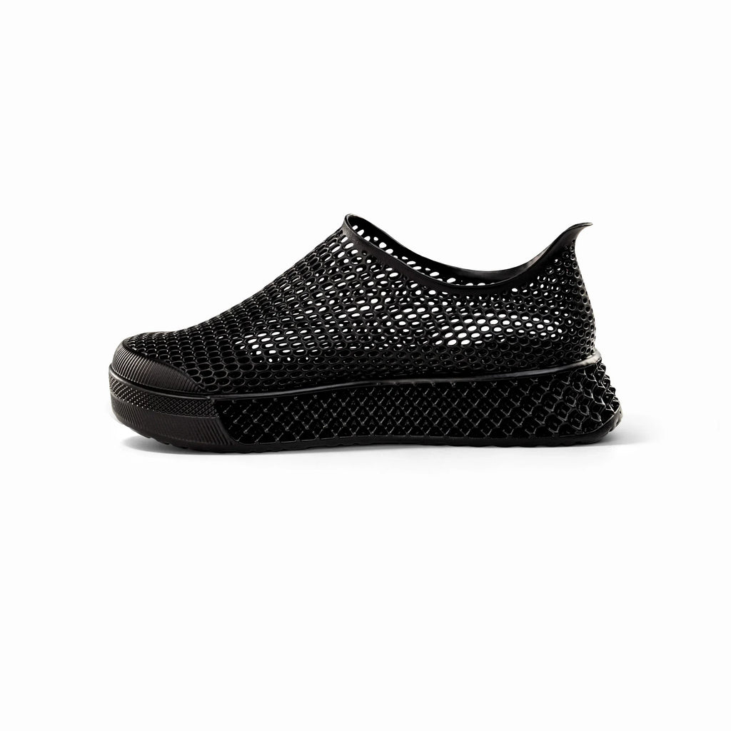 Black 3D-printed casual sneakers, low top slip-on with textured mesh upper