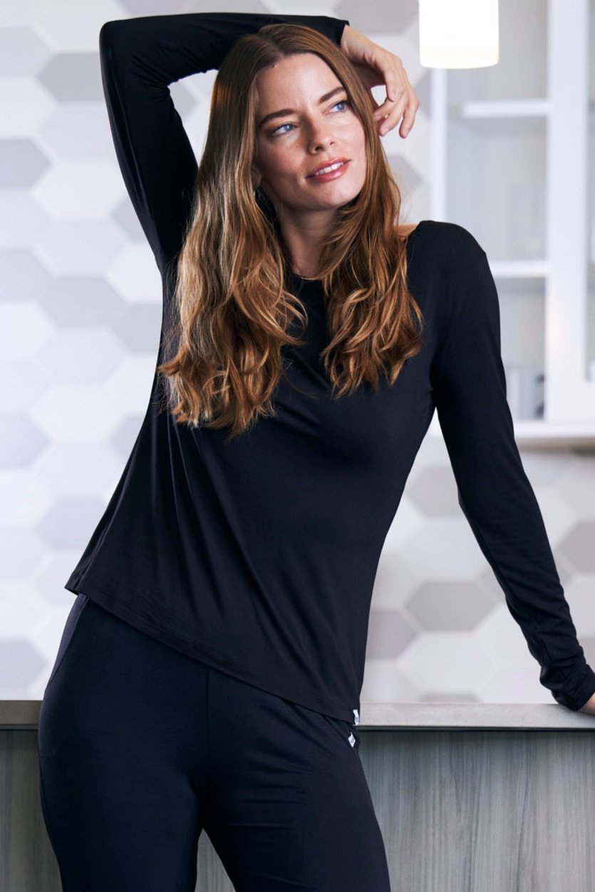 Black long-sleeve lounge T-shirt for women with scoop neck