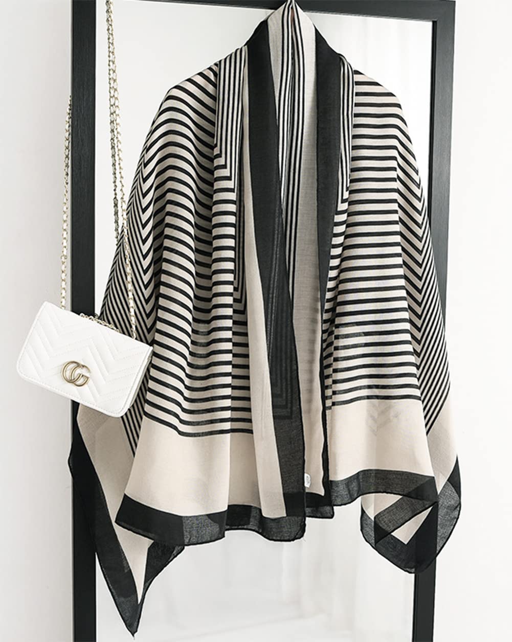 Striped oblong scarf in black and off-white with wavy lines and dark corner trim