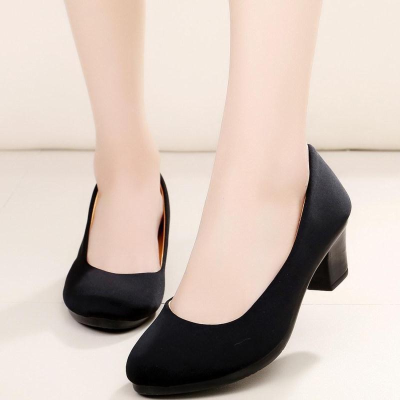 Women's black block-heel pumps with smooth upper and rounded toe