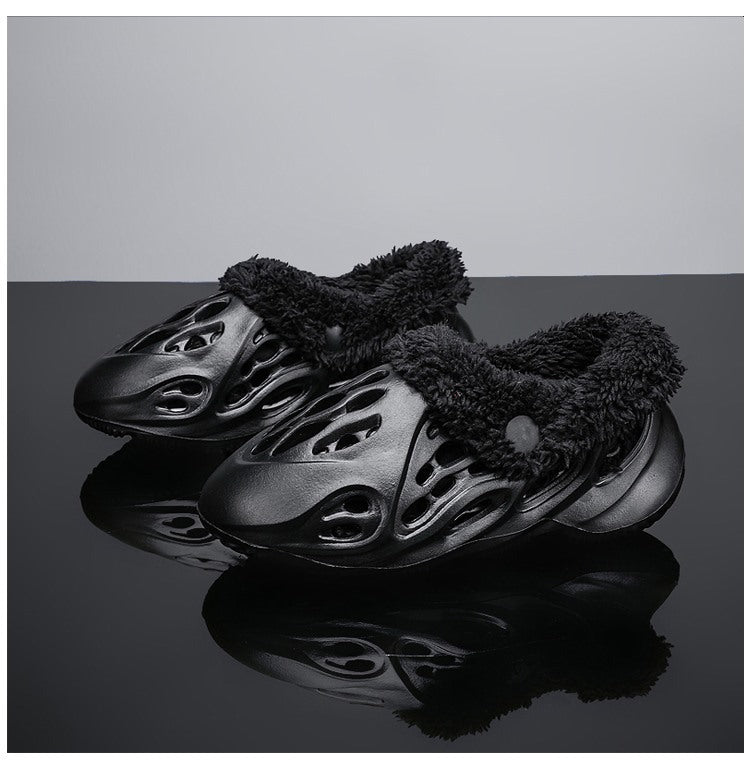 Kids’ cotton hole shoes with fuzzy lining, black slip-on clogs, pair view