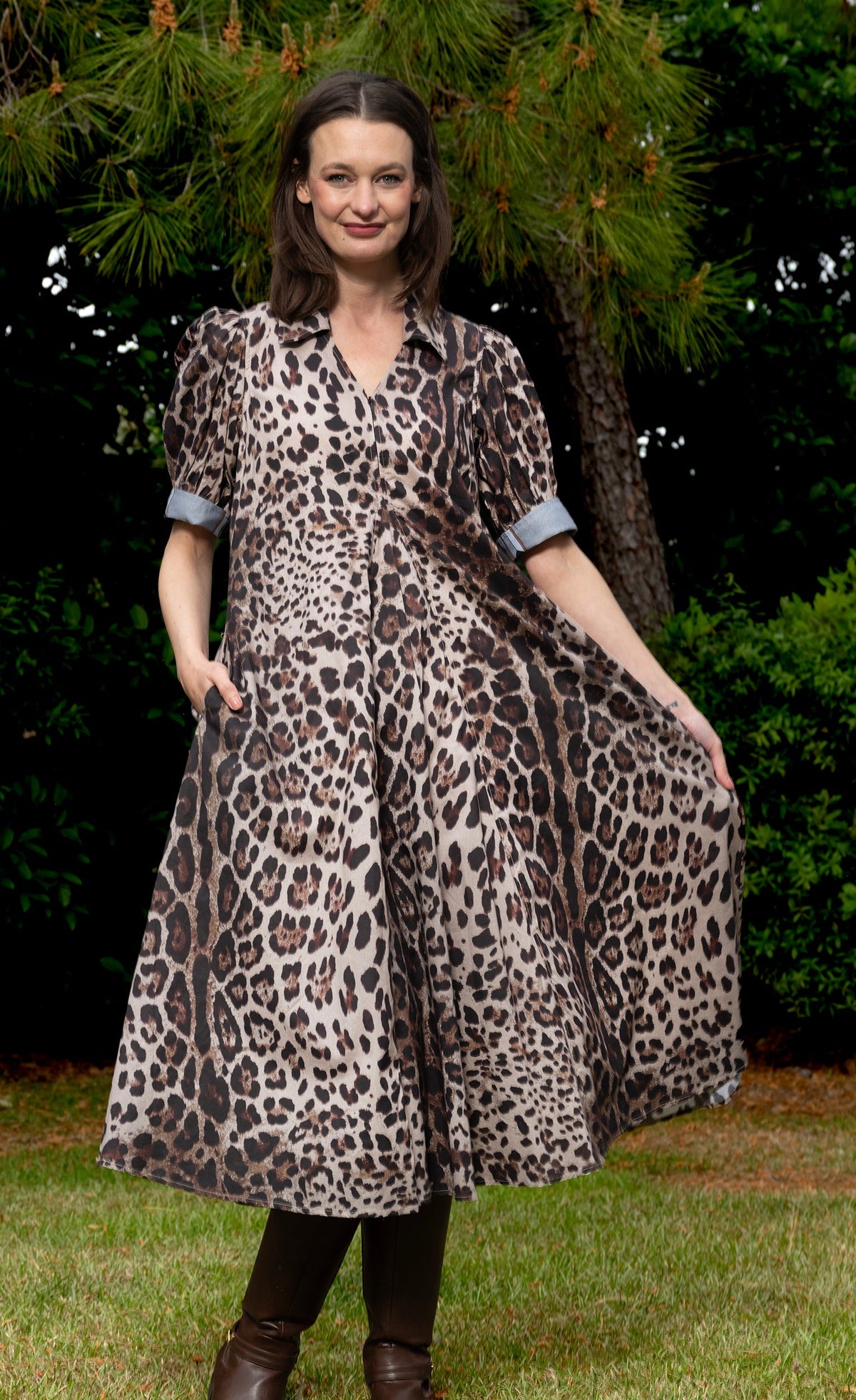 Cheetah print midi dress with V-neck and puff sleeves