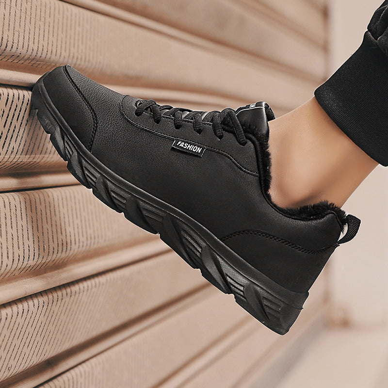 Men's black winter sneakers with plush inner lining, lace-up front and side stitching.