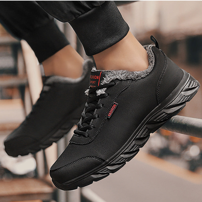 Men's black winter sneakers with plush lining, lace-up front and textured sole.