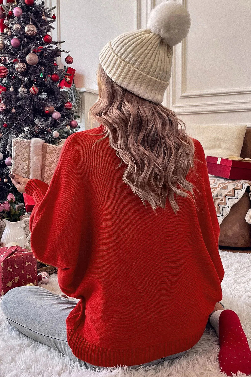 Red turtleneck long-sleeve sweater, ribbed collar and wide cuffs
