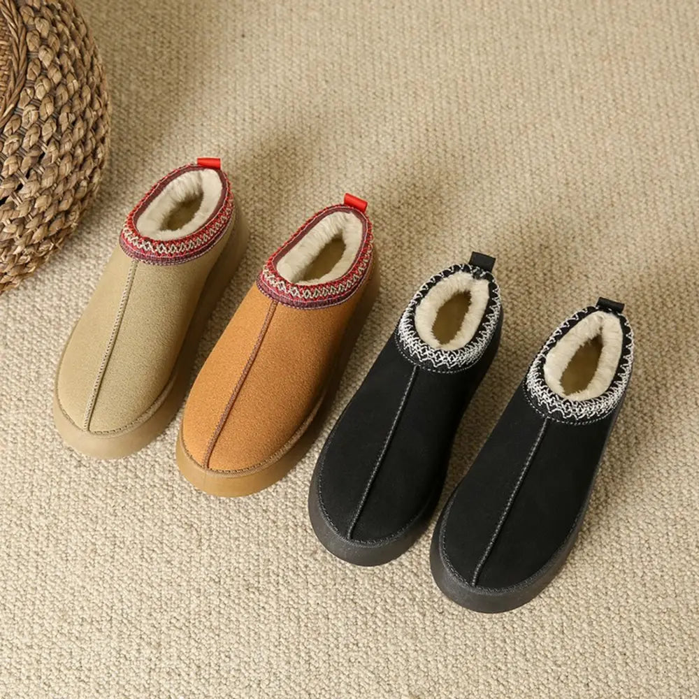 Camel and black faux fur lined slippers, center seam, red-trim collar
