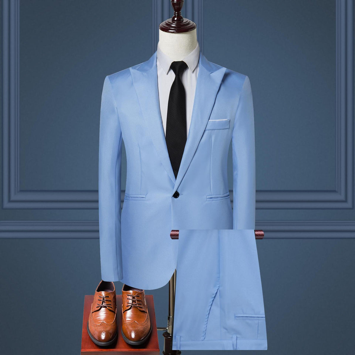 Men’s light-blue blazer and matching shorts set, black tie, chest pocket