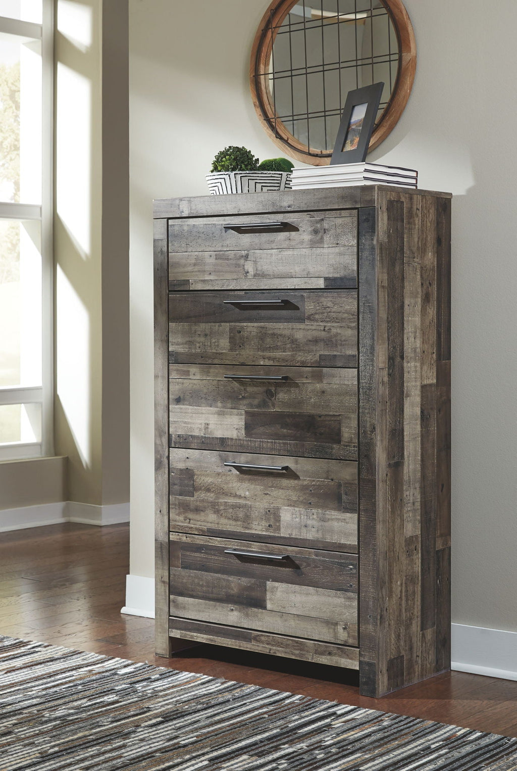 Derekson youth dresser with rustic dark wood finish and arched mirror
