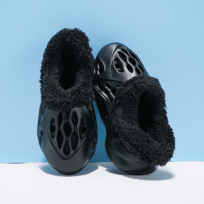 Kids’ cotton hole shoes with fuzzy lining, black slip-on clogs